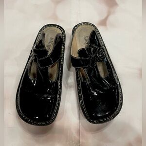 Alegria black patent clogs slip-on mules size 39